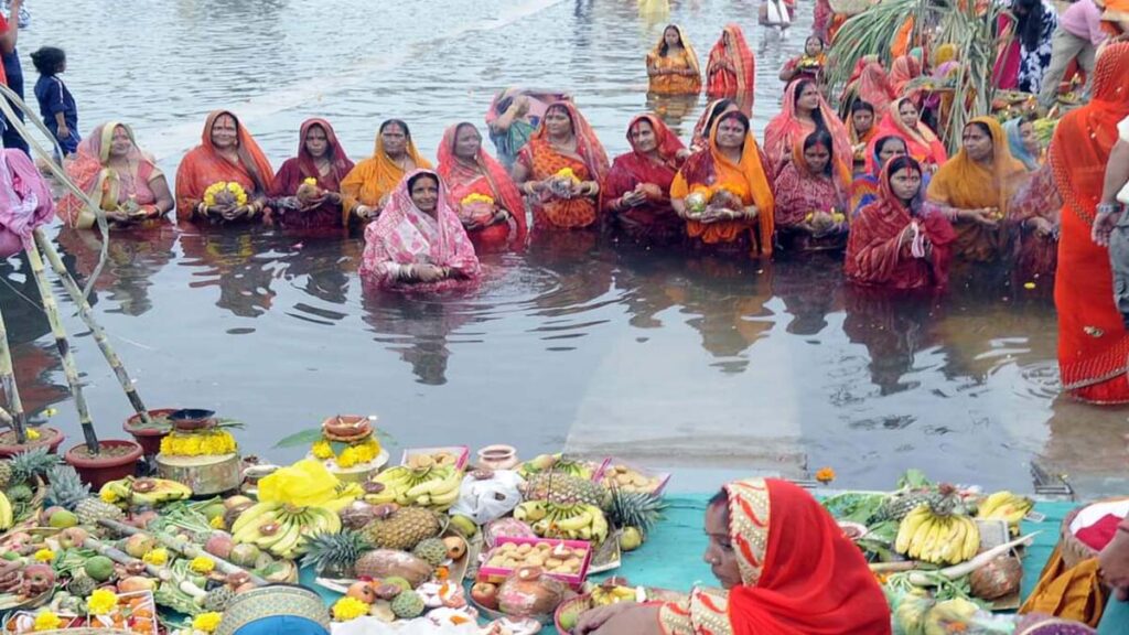 Chhat Puja 2025: सूर्य देव और छठी मईया की पूजा